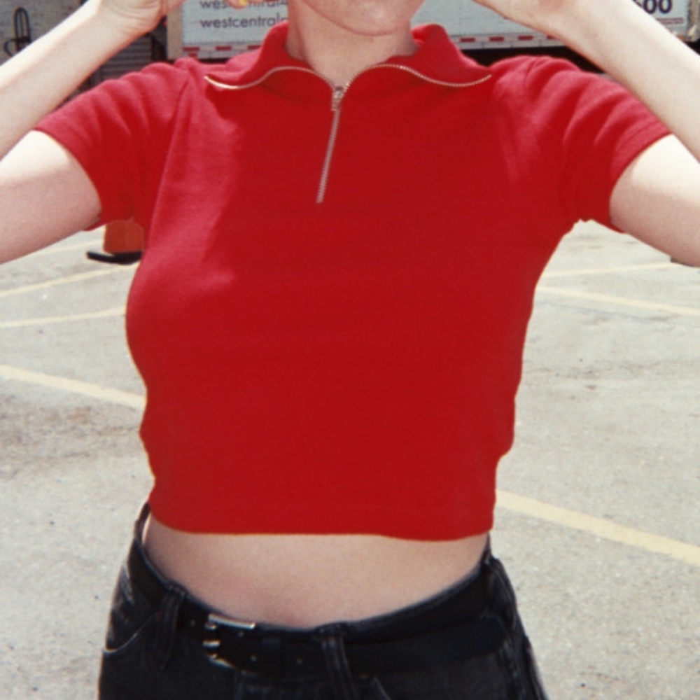 RED BRANDY MELVILLE TEE "Joan Top" Brandy Melville